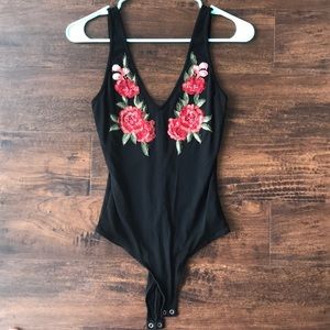 V-neck floral appliqué bodysuit